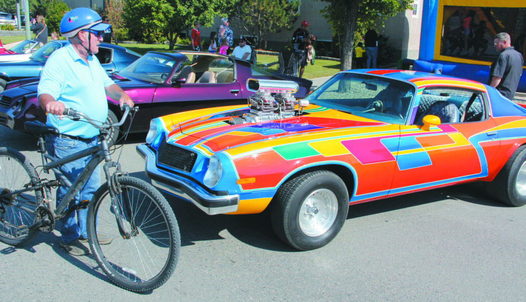 victor muirhead checks out colourful car-CMYK